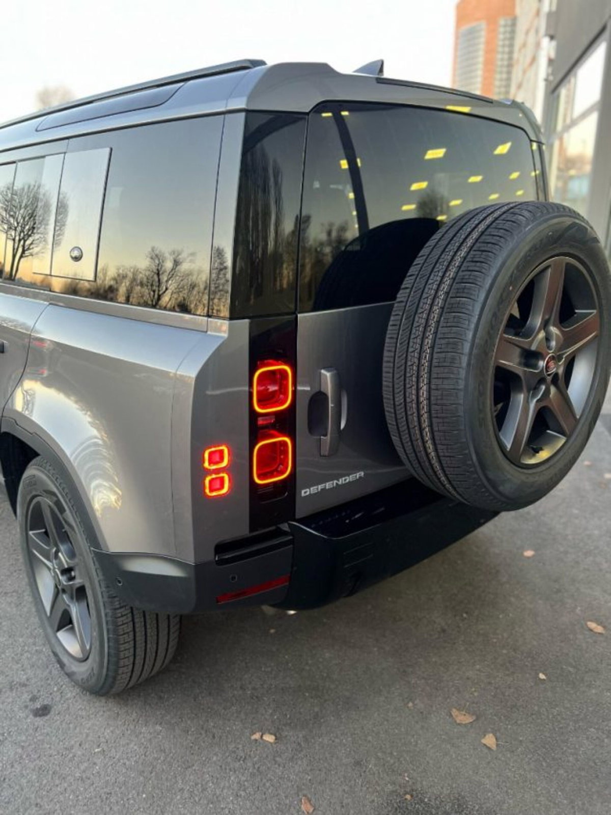 Land Rover Defender 110 3.0d i6 mhev X-Dynamic SE awd 200cv auto (18)