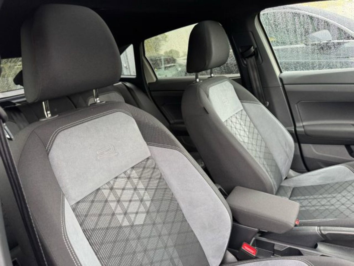 Volkswagen Taigo 1.0 TSI 110 CV DSG R-Line (10)