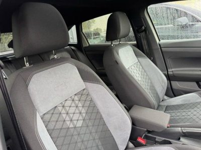 Volkswagen Taigo 1.0 TSI 110 CV DSG R-Line (10)