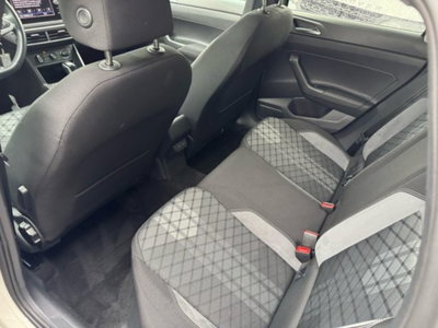 Volkswagen Taigo 1.0 TSI 110 CV DSG R-Line (12)