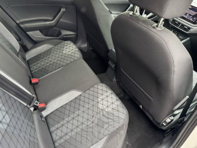 Volkswagen Taigo 1.0 TSI 110 CV DSG R-Line (13)