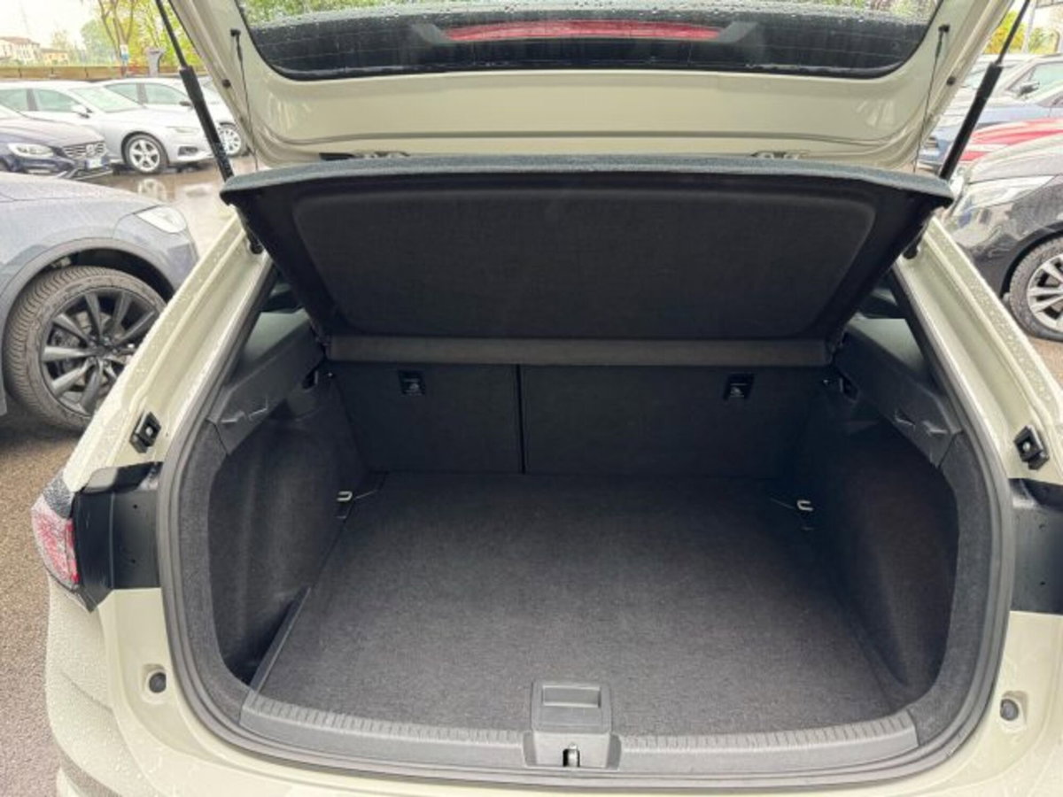 Volkswagen Taigo 1.0 TSI 110 CV DSG R-Line (16)