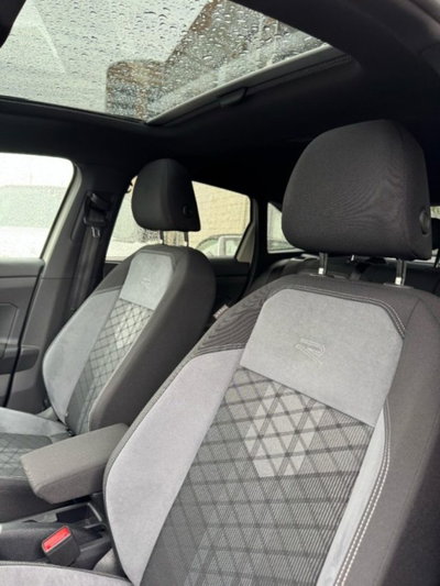 Volkswagen Taigo 1.0 TSI 110 CV DSG R-Line (8)