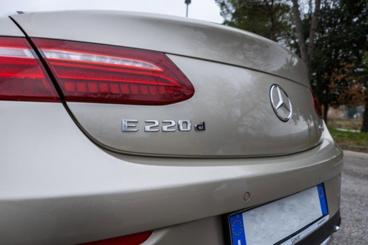 Mercedes-Benz Classe E Coupé 220 d 4Matic Premium Plus (20)