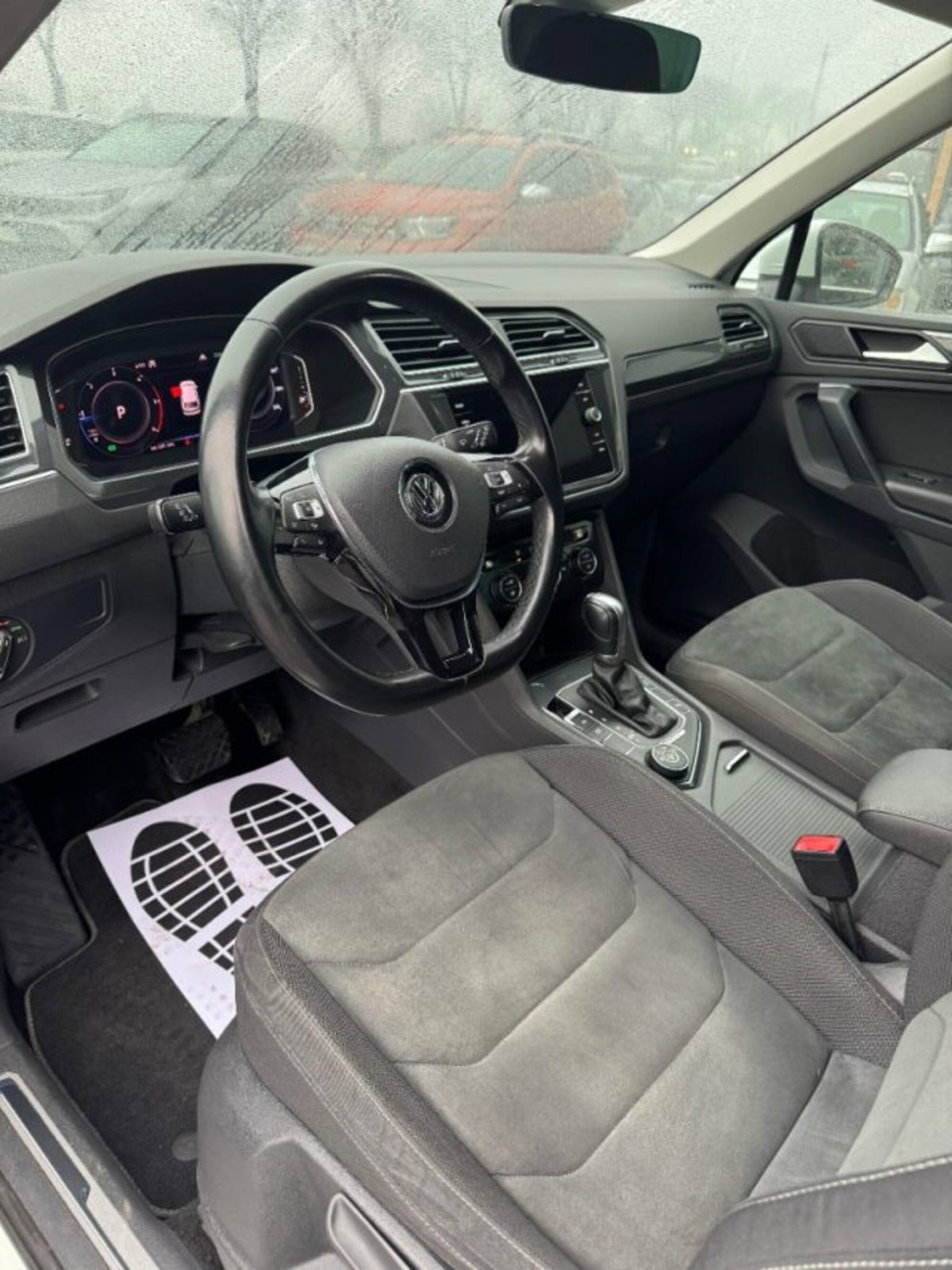 Volkswagen Tiguan 2.0 BiTDI SCR DSG 4MOTION Executive R-Line BMT (4)