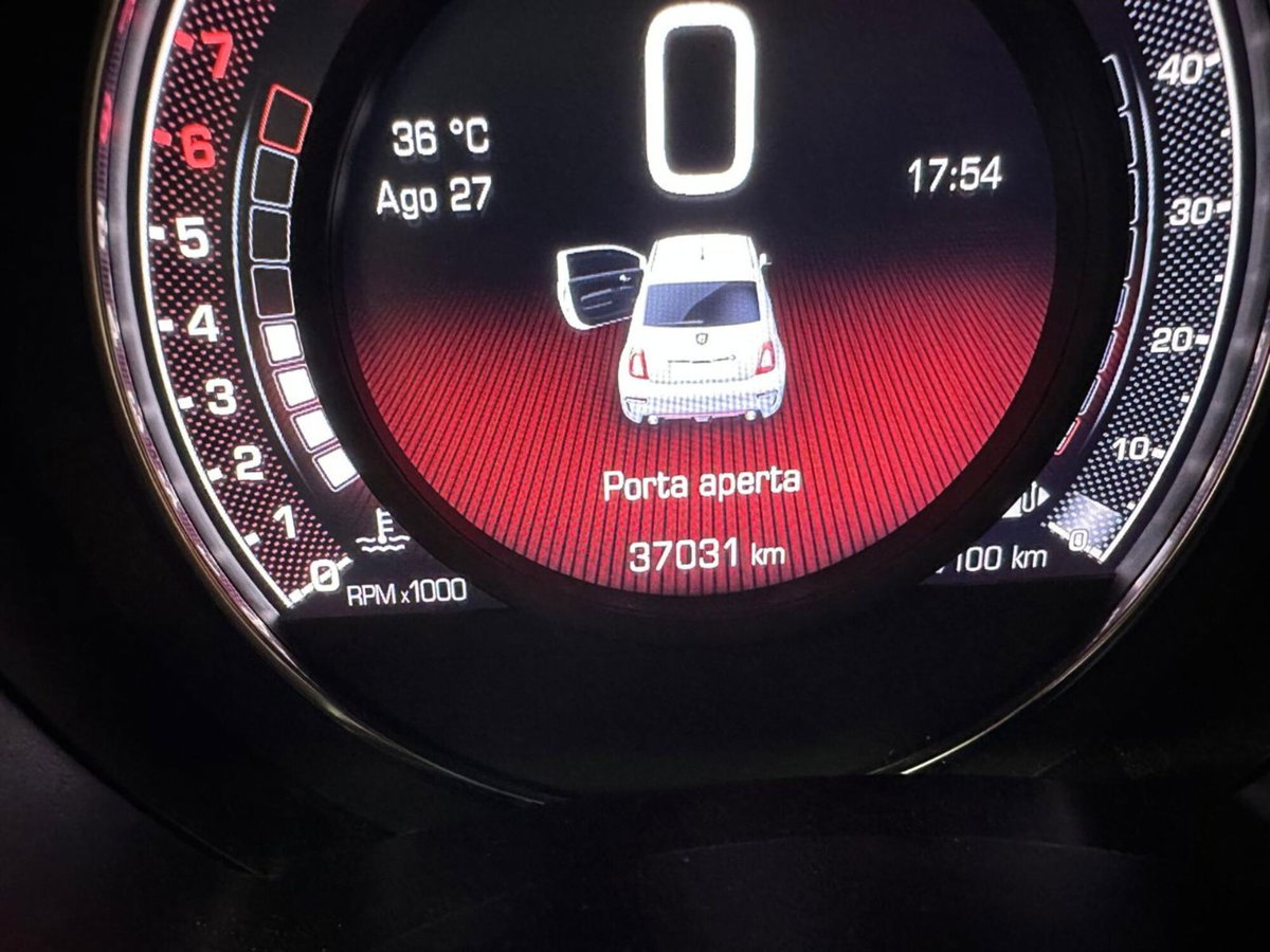Abarth 595 595 1.4 Turbo T-Jet 180 CV Competizione (16)