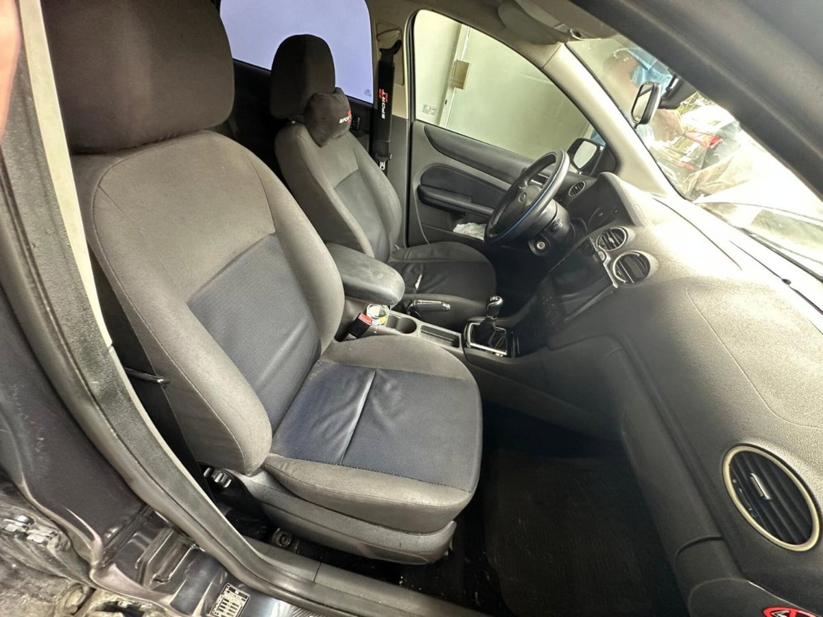 Ford Focus 1.8 TDCi (115CV) 5p. Tit. (8)