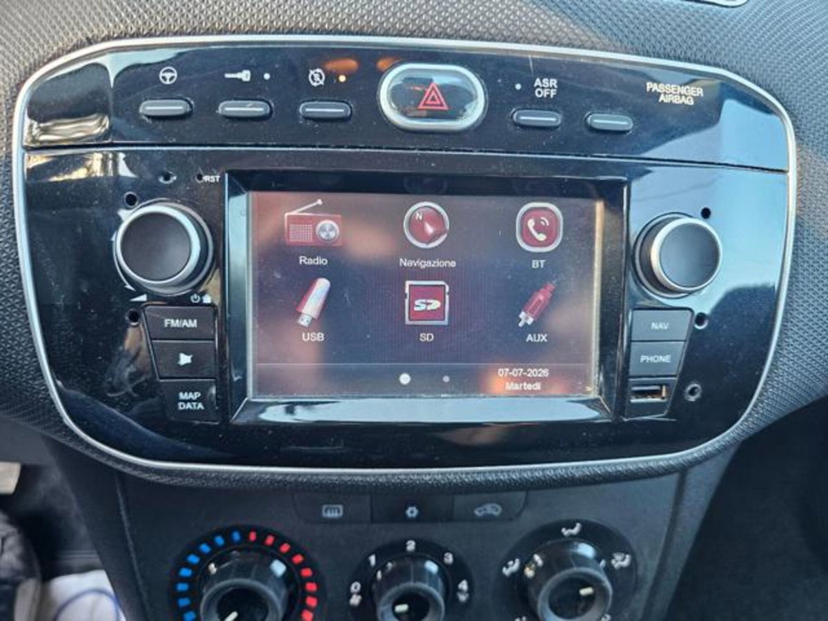 Fiat Punto 1.3 MJT II S&S 95 CV 5 porte Street (18)