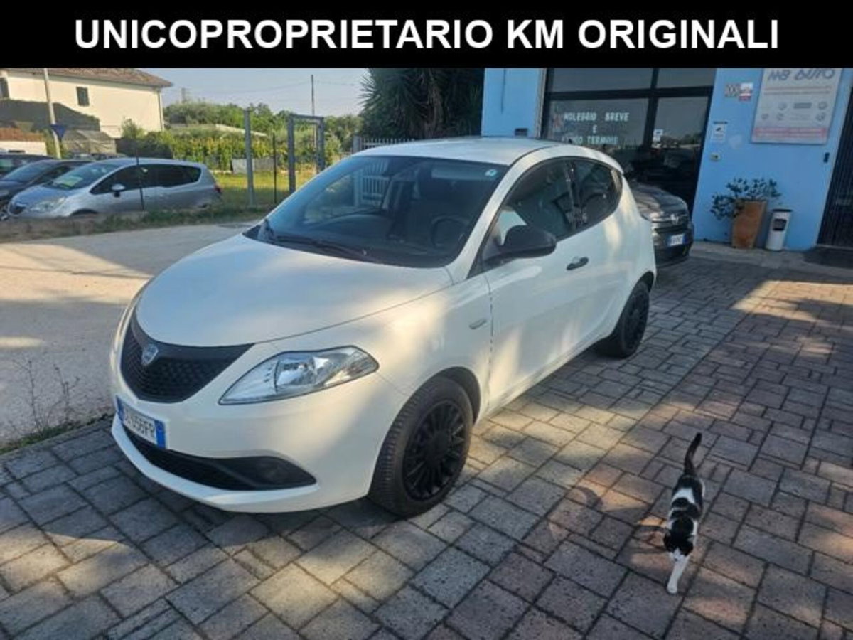 Lancia Ypsilon 1.0 FireFly 5 porte S&S Hybrid Ecochic Silver