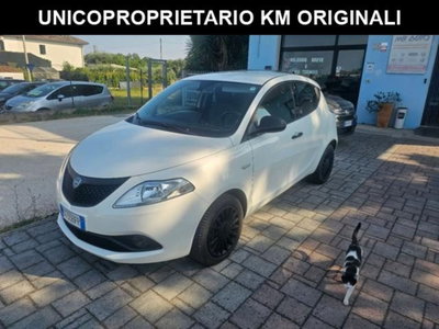 Lancia Ypsilon 1.0 FireFly 5 porte S&S Hybrid Ecochic Silver usata