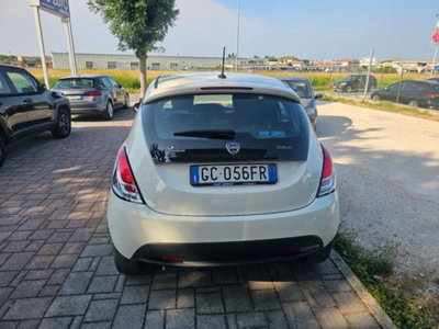 Lancia Ypsilon 1.0 FireFly 5 porte S&S Hybrid Ecochic Silver (4)