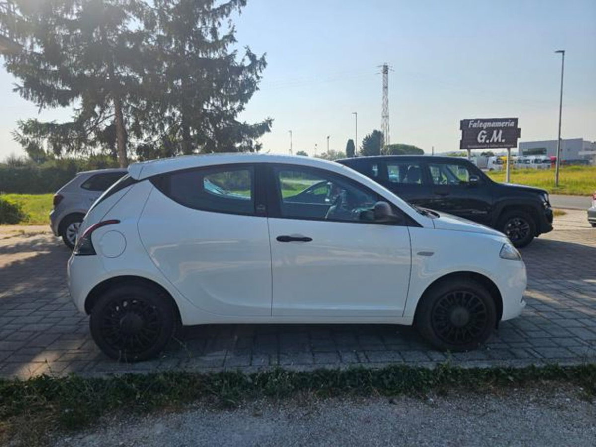 Lancia Ypsilon 1.0 FireFly 5 porte S&S Hybrid Ecochic Silver (6)