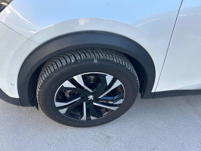 Peugeot 2008 BlueHDi 130 S&S EAT8 GT Pack (8)