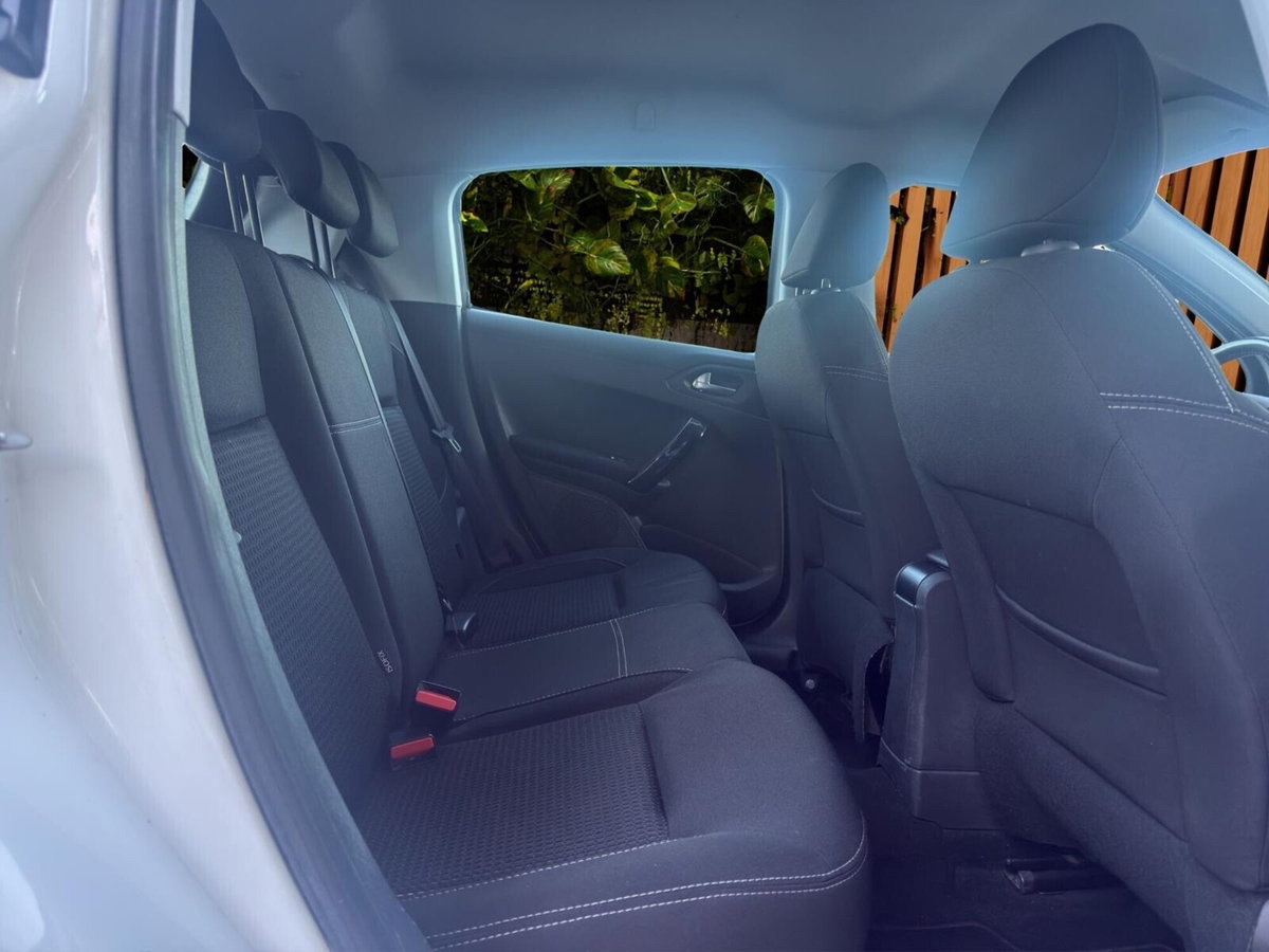 Peugeot 208 75 5 porte Allure (16)