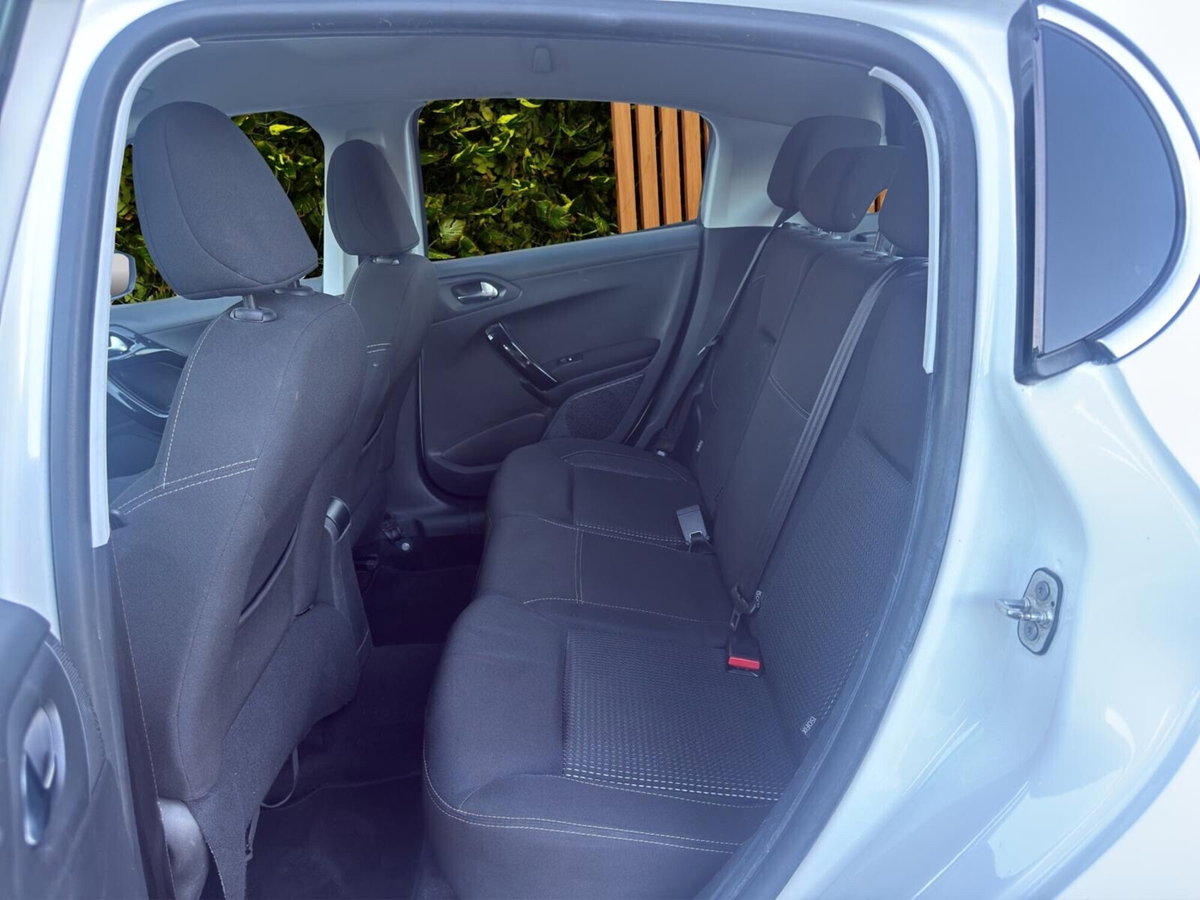 Peugeot 208 75 5 porte Allure (17)