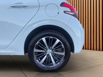 Peugeot 208 75 5 porte Allure (9)