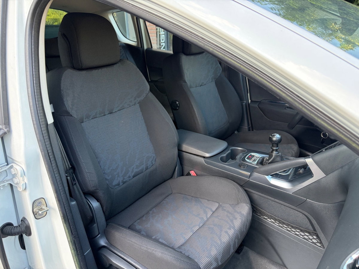 Peugeot 3008 1.6 HDi 112CV Allure (12)