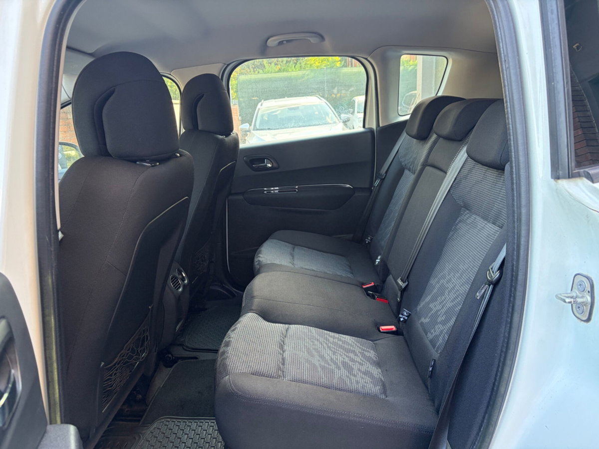 Peugeot 3008 1.6 HDi 112CV Allure (6)