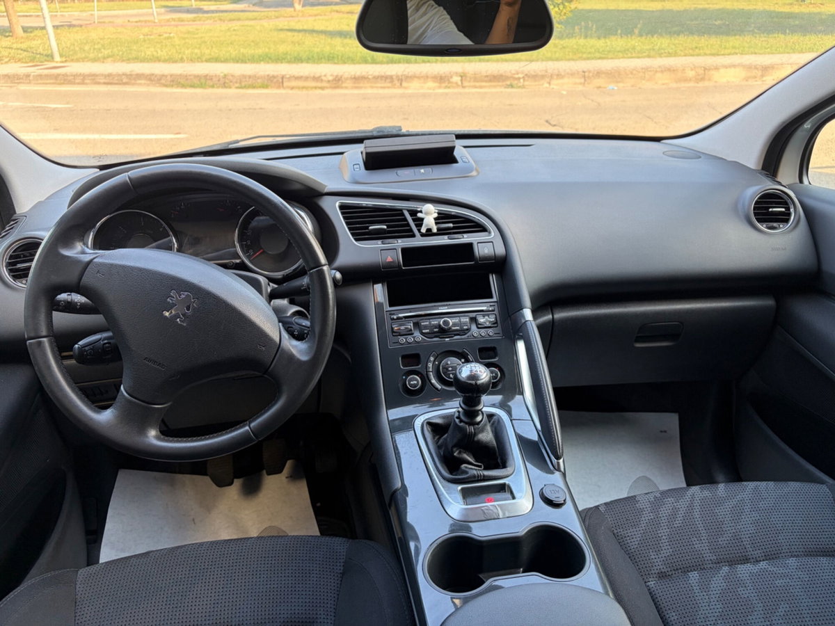 Peugeot 3008 1.6 HDi 112CV Allure (7)