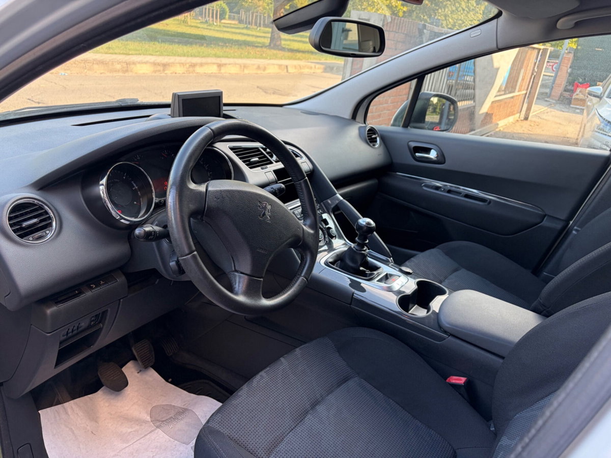 Peugeot 3008 1.6 HDi 112CV Allure (8)