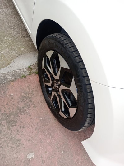 Toyota Aygo Connect 1.0 VVT-i 72 CV 5 porte x-play (10)