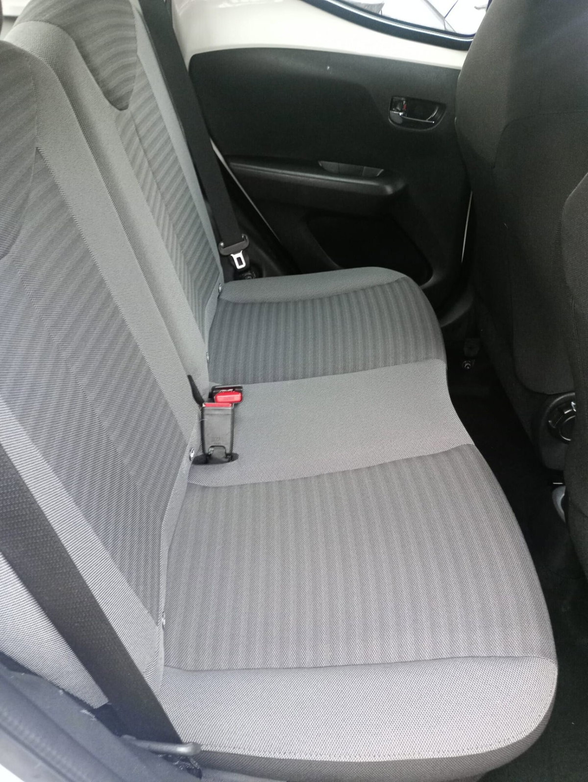 Toyota Aygo Connect 1.0 VVT-i 72 CV 5 porte x-play (12)