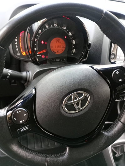 Toyota Aygo Connect 1.0 VVT-i 72 CV 5 porte x-play (13)