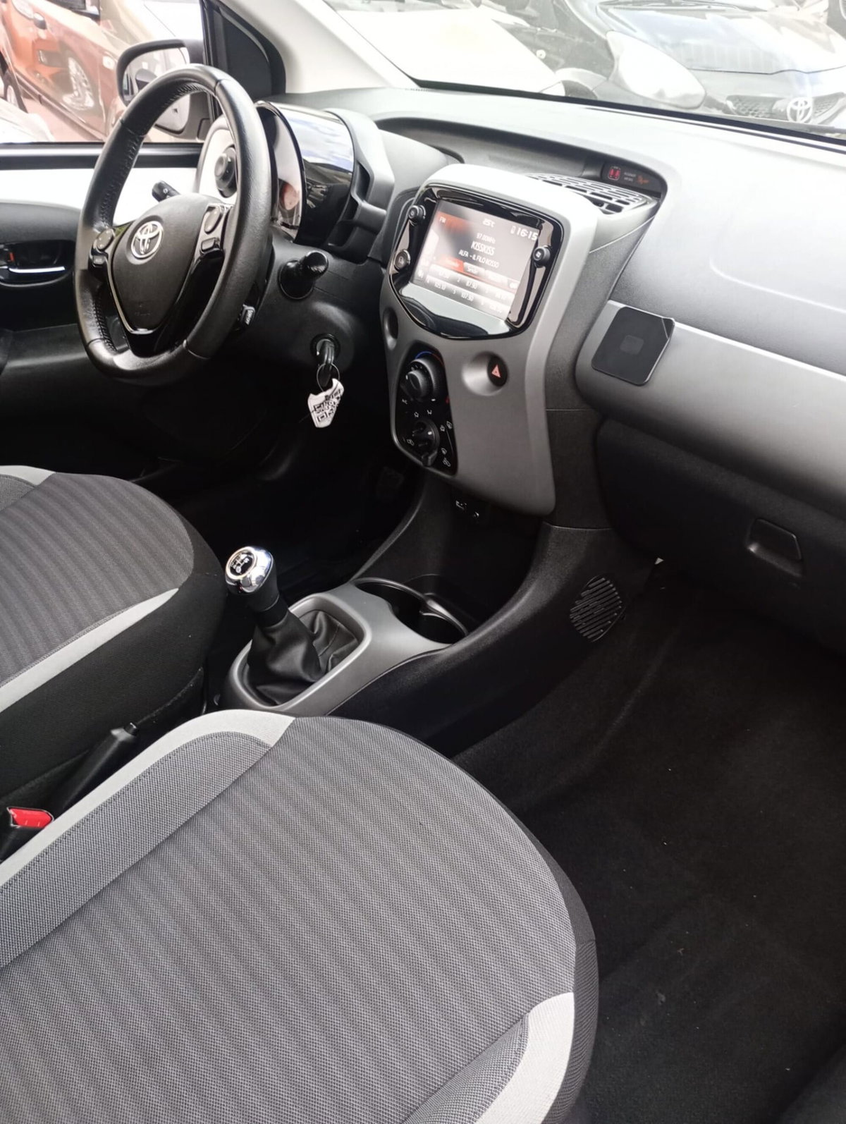 Toyota Aygo Connect 1.0 VVT-i 72 CV 5 porte x-play (14)
