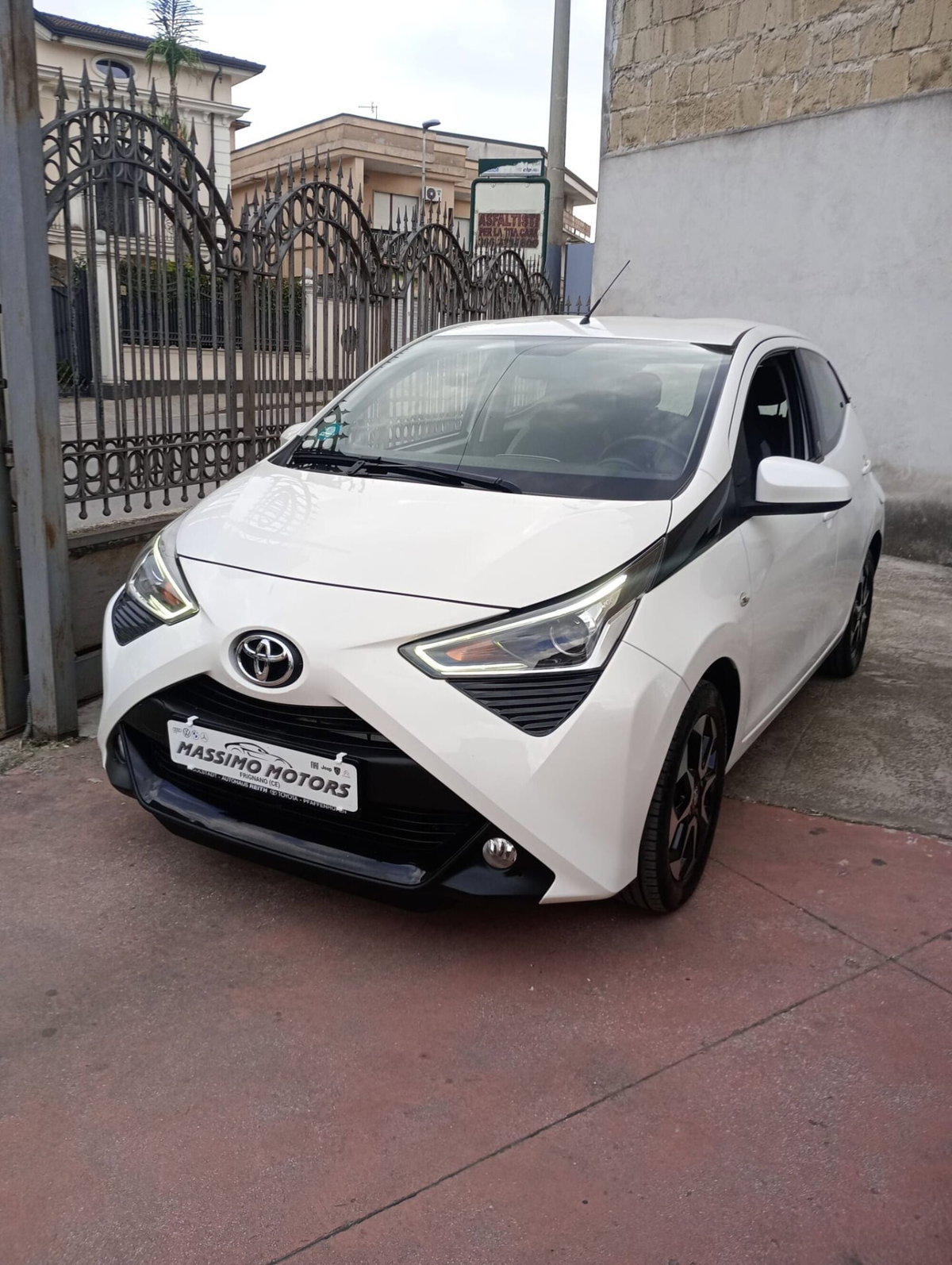 Toyota Aygo Connect 1.0 VVT-i 72 CV 5 porte x-play (2)