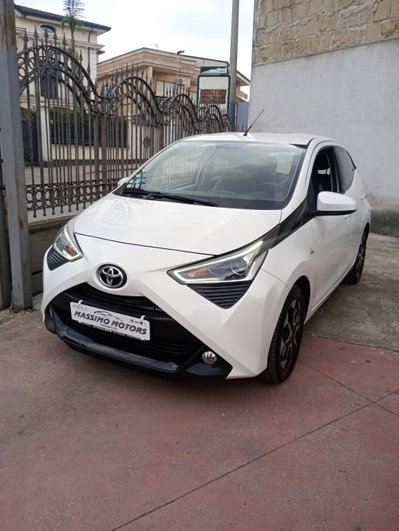 Toyota Aygo Connect 1.0 VVT-i 72 CV 5 porte x-play (2)