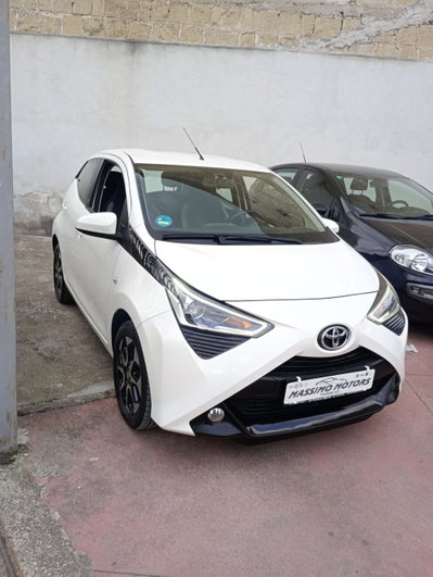 Toyota Aygo Connect 1.0 VVT-i 72 CV 5 porte x-play (3)