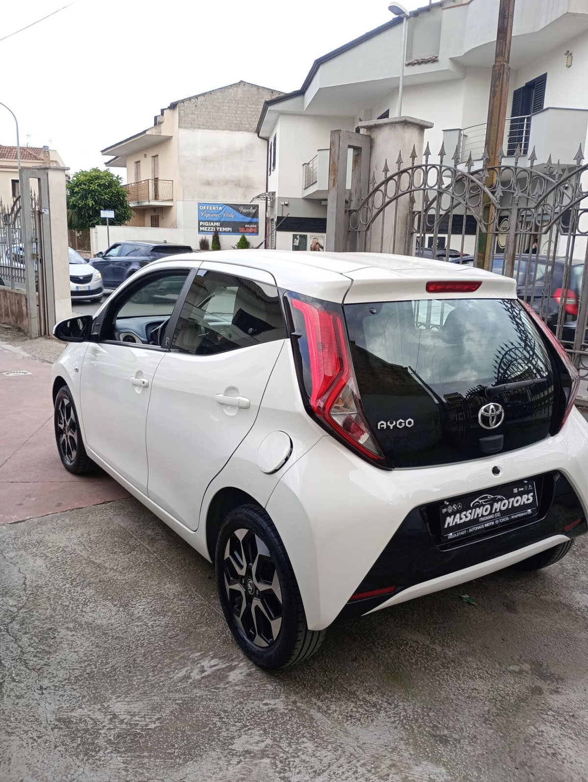 Toyota Aygo Connect 1.0 VVT-i 72 CV 5 porte x-play (4)