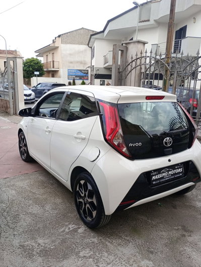 Toyota Aygo Connect 1.0 VVT-i 72 CV 5 porte x-play (4)