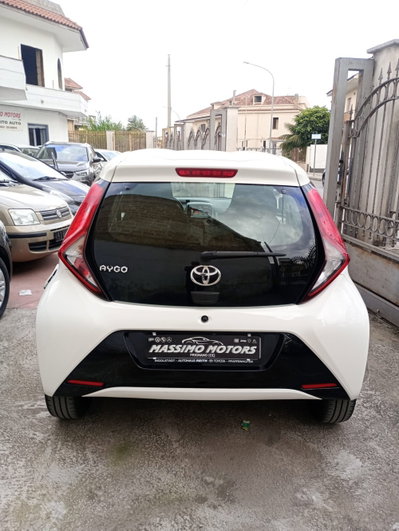 Toyota Aygo Connect 1.0 VVT-i 72 CV 5 porte x-play (6)