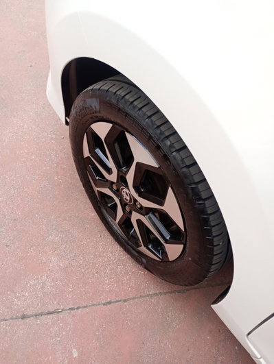 Toyota Aygo Connect 1.0 VVT-i 72 CV 5 porte x-play (7)