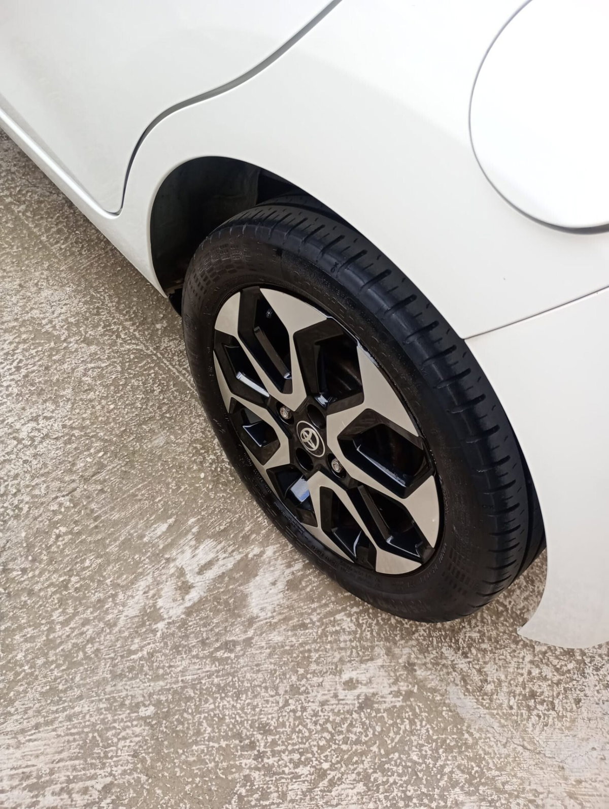 Toyota Aygo Connect 1.0 VVT-i 72 CV 5 porte x-play (8)