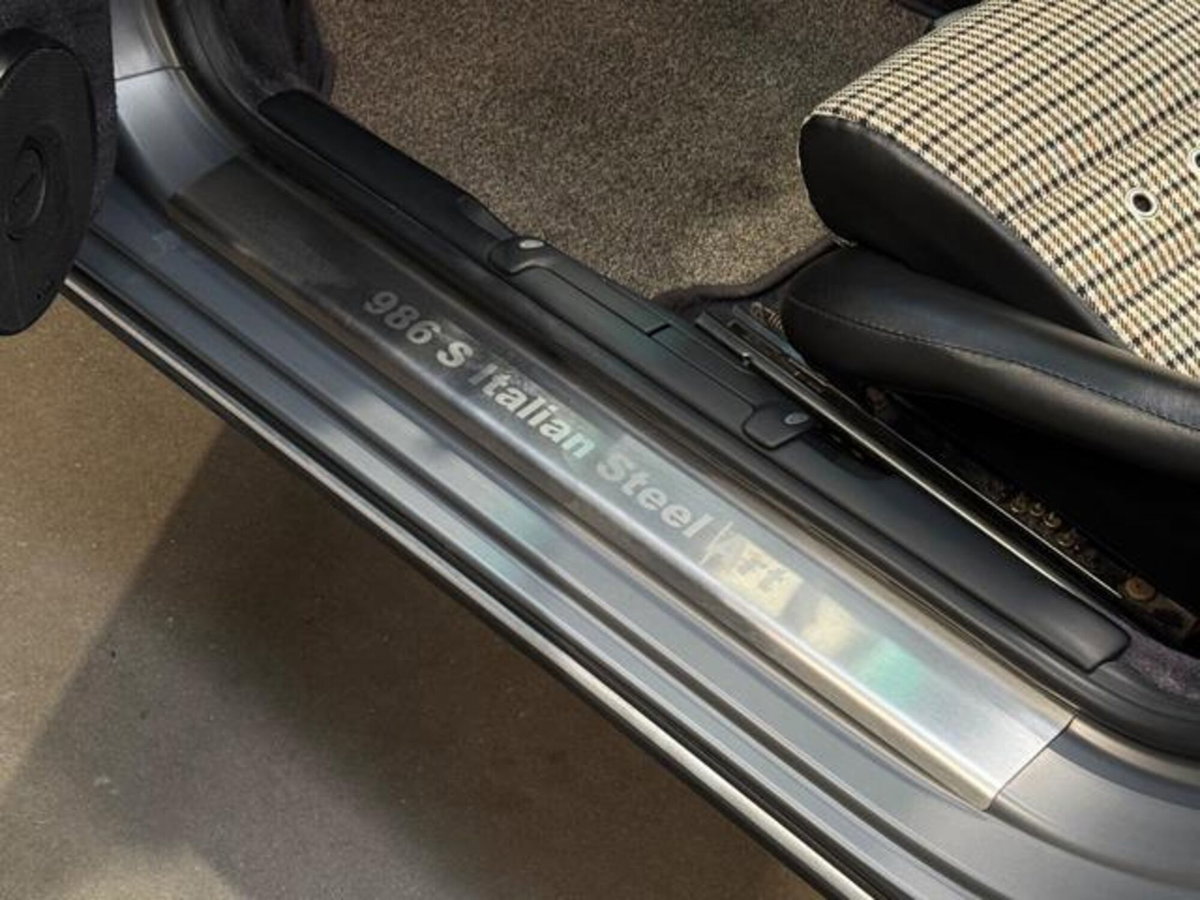 Porsche Boxster 3.2i 24V cat S (8)