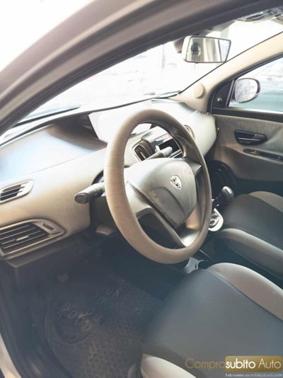 Lancia Ypsilon 1.3 MJT 16V 95 CV 5 porte S&S Silver (12)