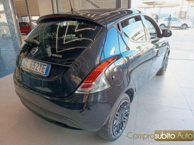 Lancia Ypsilon 1.0 FireFly 5 porte S&S Hybrid Silver Plus (5)