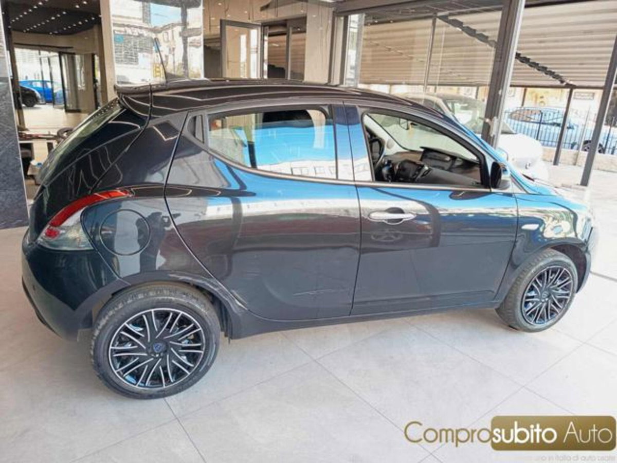 Lancia Ypsilon 1.0 FireFly 5 porte S&S Hybrid Silver Plus (7)