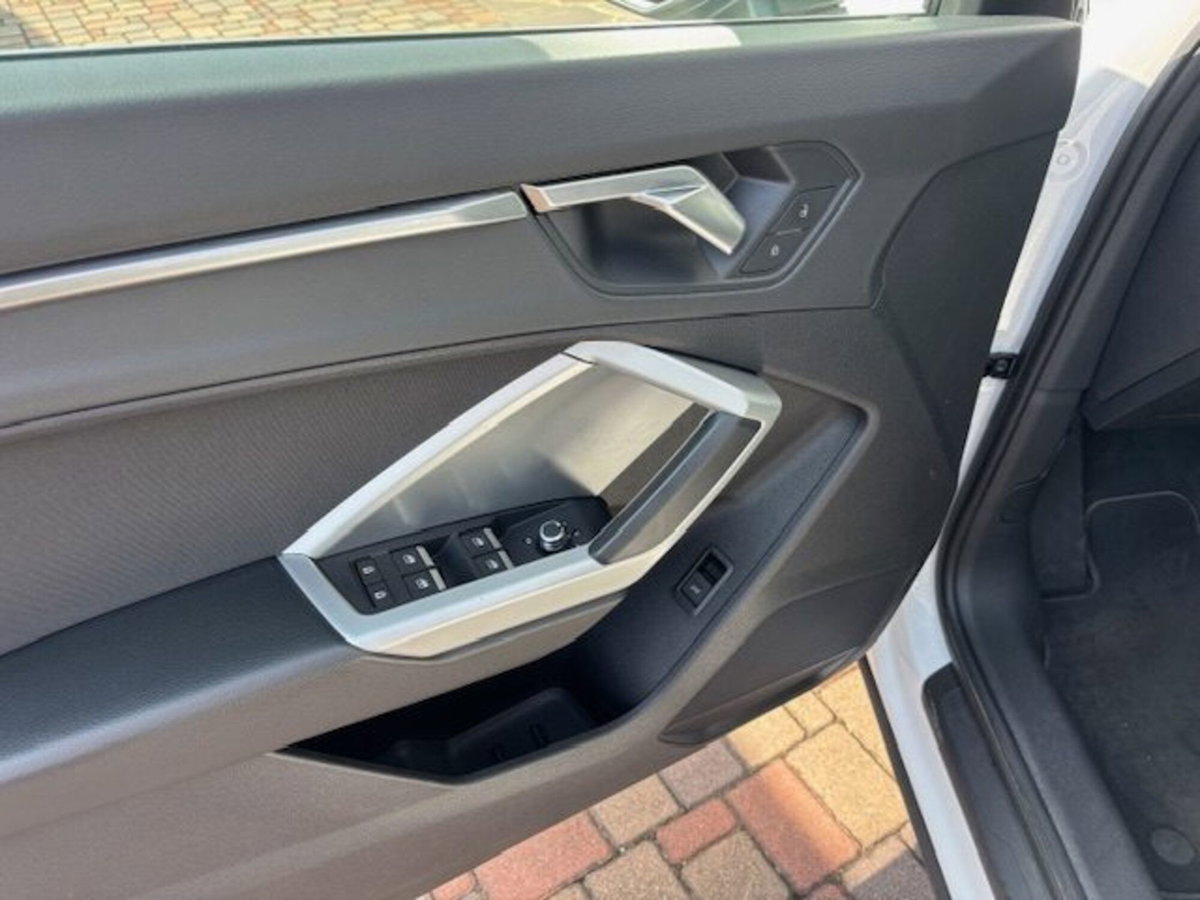 Audi Q3 35 TDI quattro S tronic Business (10)