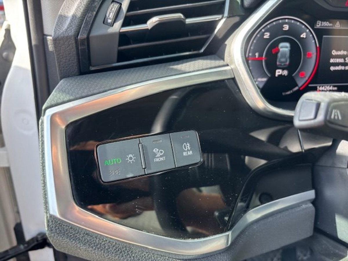 Audi Q3 35 TDI quattro S tronic Business (12)