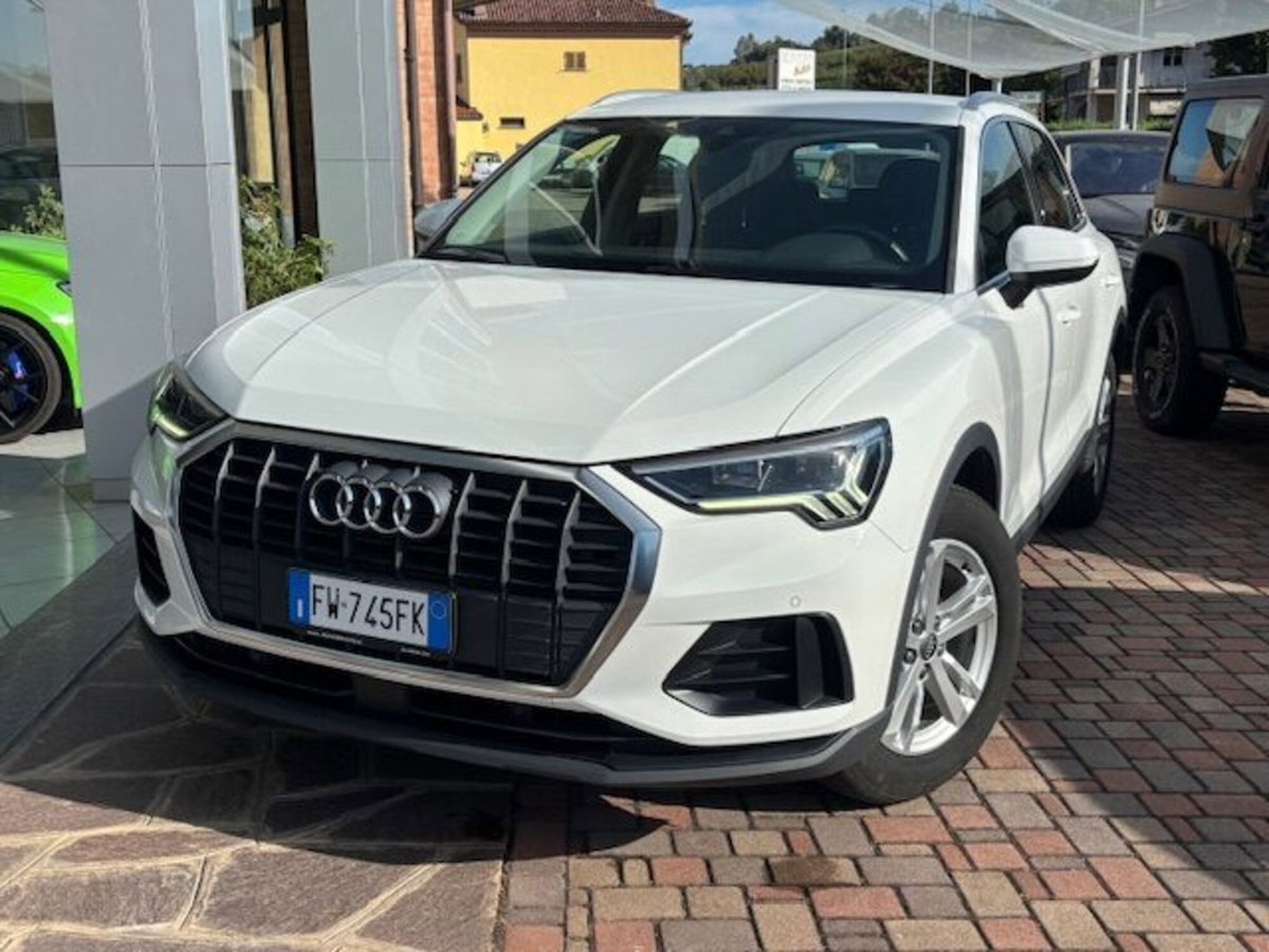 Audi Q3 35 TDI quattro S tronic Business (2)