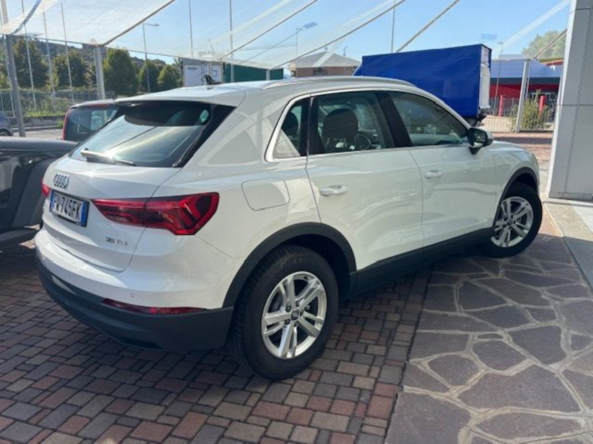 Audi Q3 35 TDI quattro S tronic Business (4)