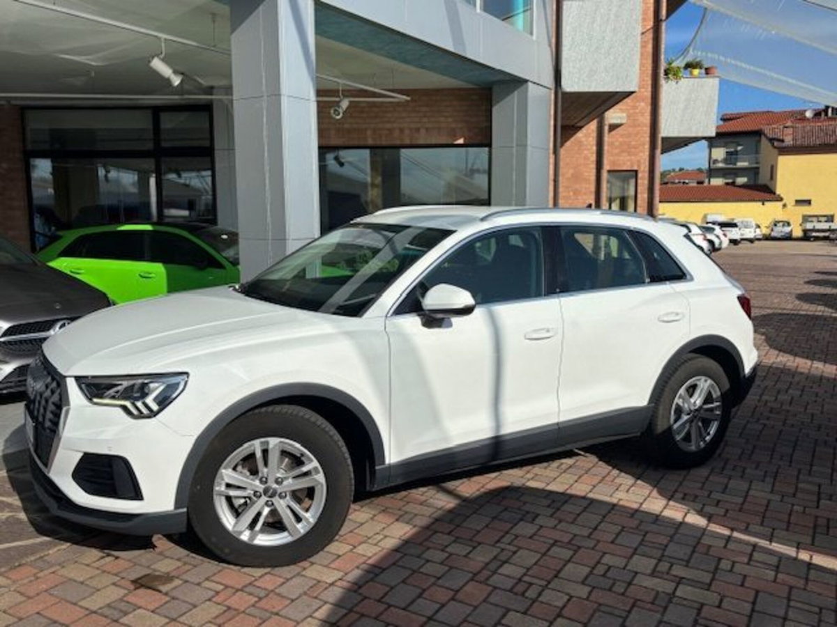 Audi Q3 35 TDI quattro S tronic Business (6)