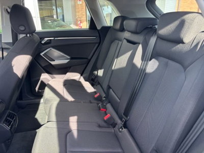 Audi Q3 35 TDI quattro S tronic Business (9)