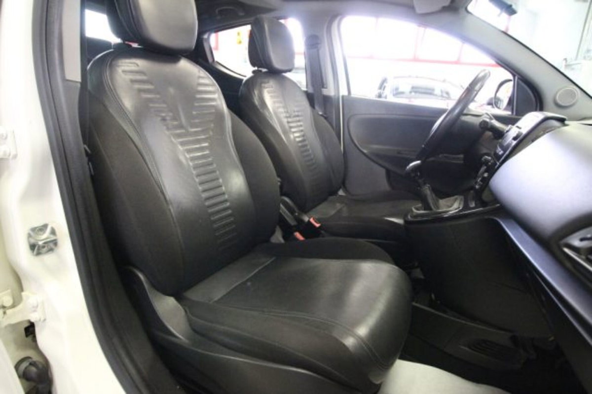 Lancia Ypsilon 1.3 MJT 16V 95 CV 5 porte S&S Platinum (20)