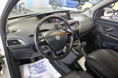 Lancia Ypsilon 1.3 MJT 16V 95 CV 5 porte S&S Platinum (7)