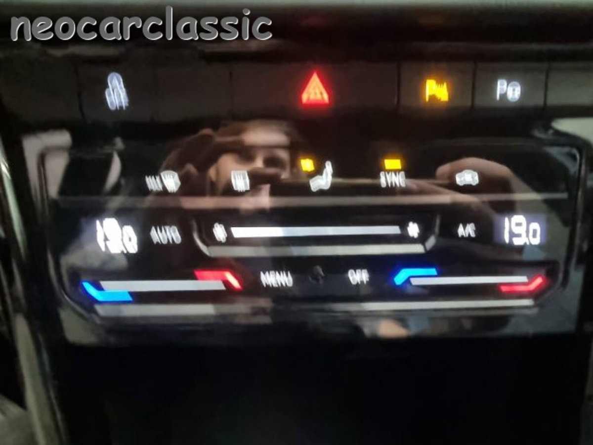 Volkswagen T-Roc 2.0 tdi R-Line 115cv (16)