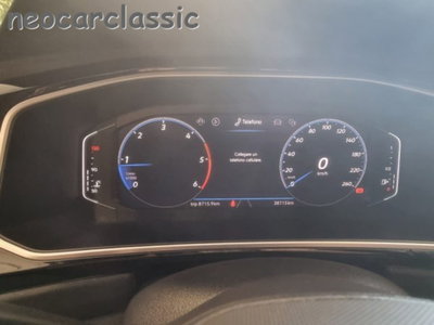 Volkswagen T-Roc 2.0 tdi R-Line 115cv (17)
